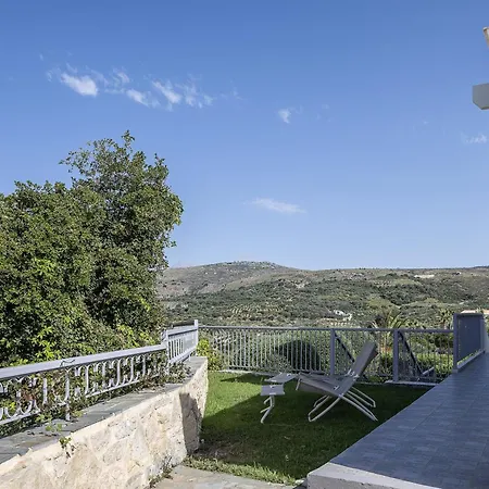 Ikaros Vila *